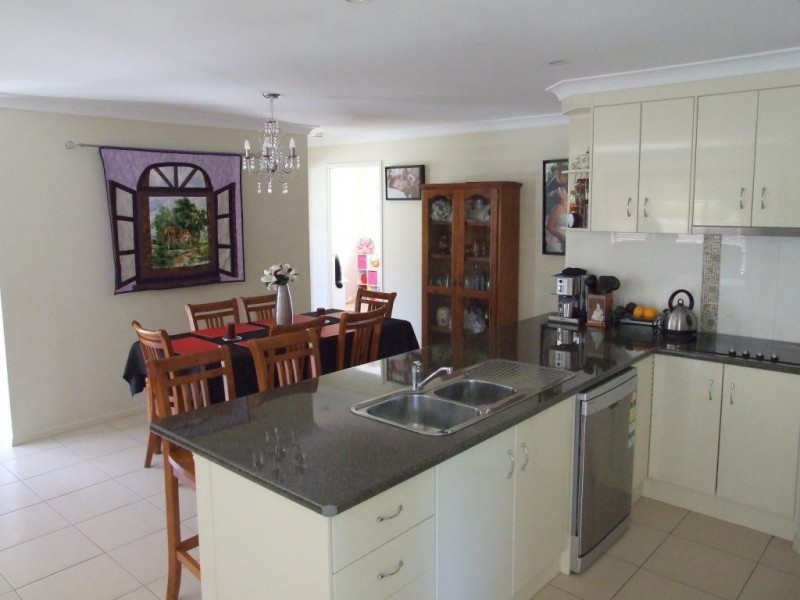 7 John Street, Crows Nest QLD 4355