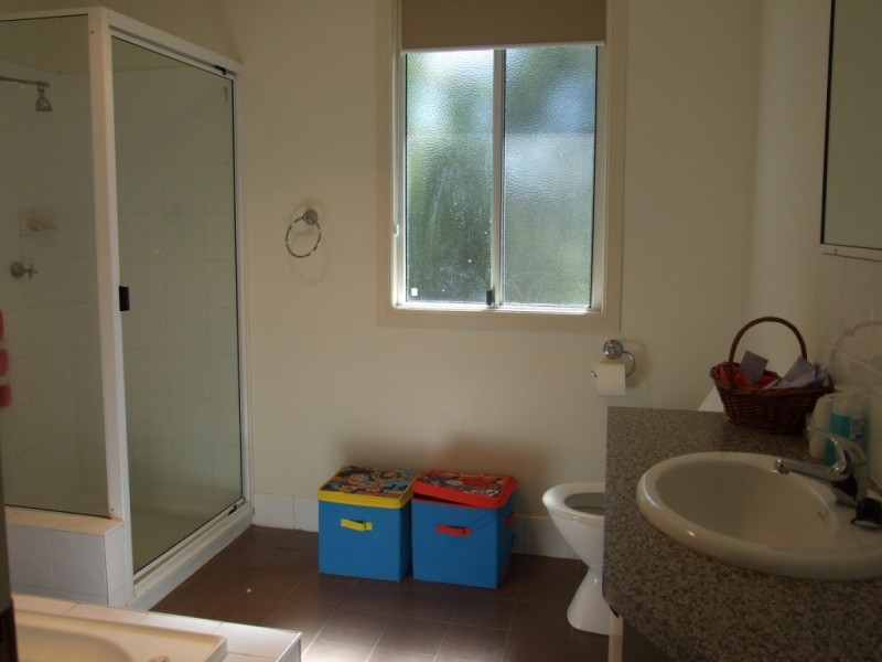 2 New England Highway, Crows Nest QLD 4355