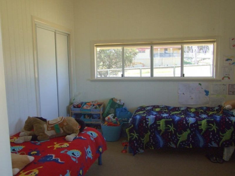 2 New England Highway, Crows Nest QLD 4355