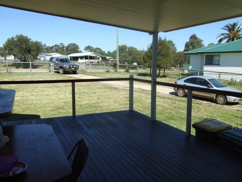 2 New England Highway, Crows Nest QLD 4355