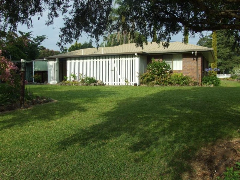 9 Esk Street, Crows Nest QLD 4355