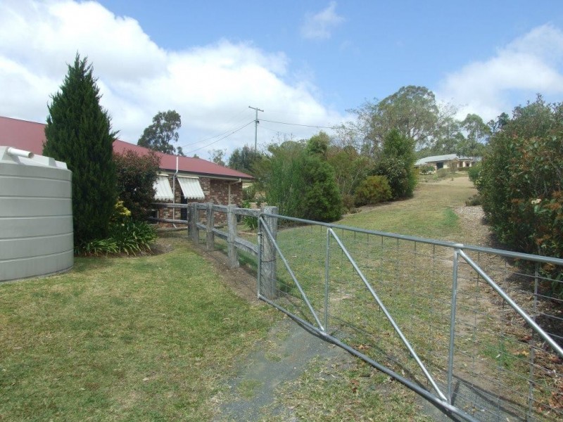 14 East Side Road, Crows Nest QLD 4355