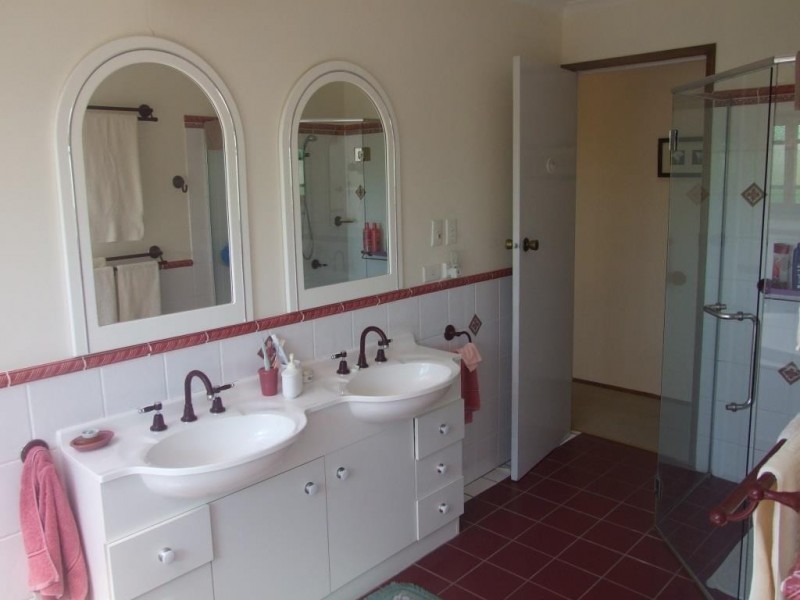 28 Railway Terrace, Crows Nest QLD 4355