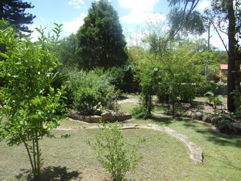 28 Railway Terrace, Crows Nest QLD 4355