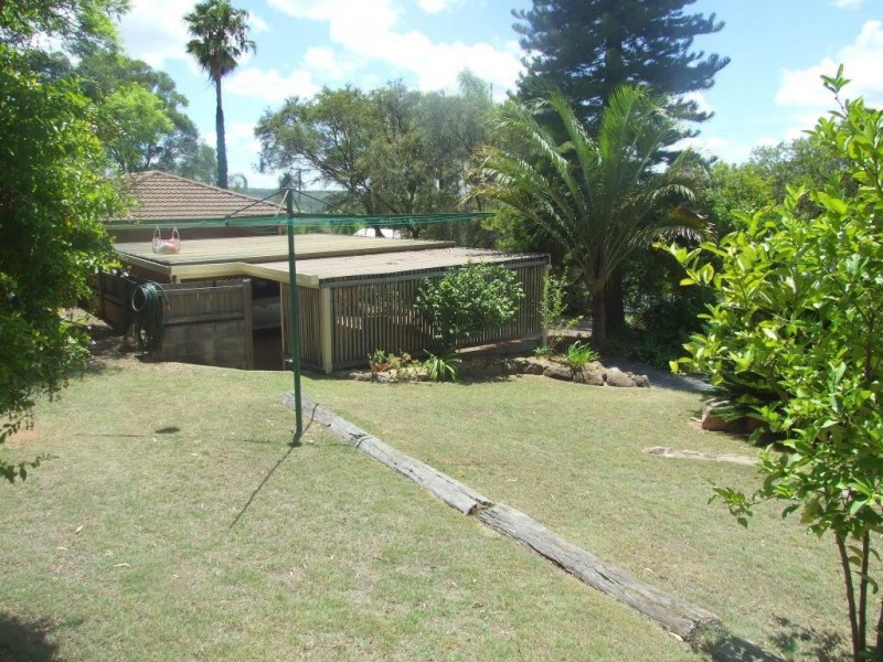 28 Railway Terrace, Crows Nest QLD 4355