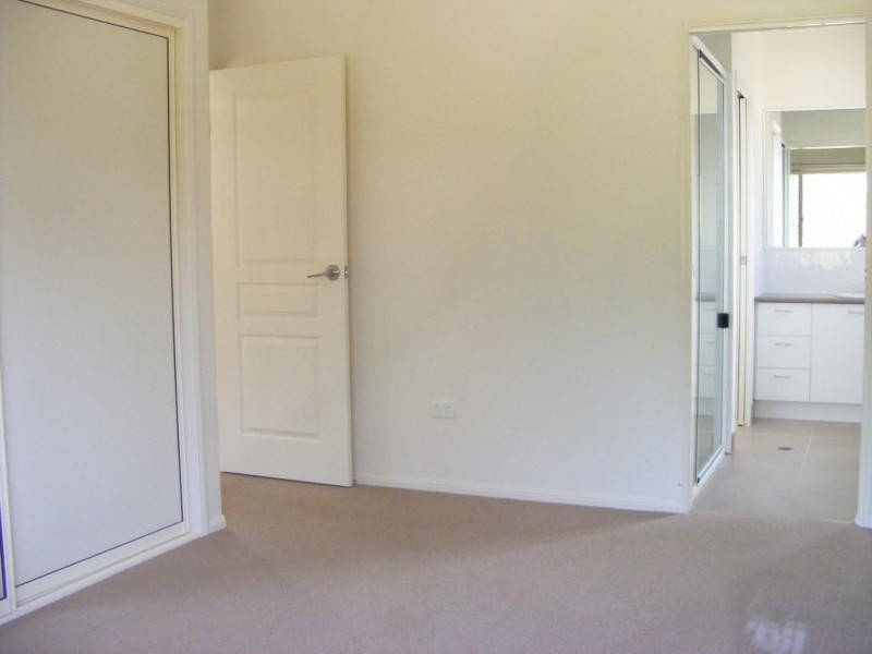 2 Vicky Avenue, Crows Nest QLD 4355