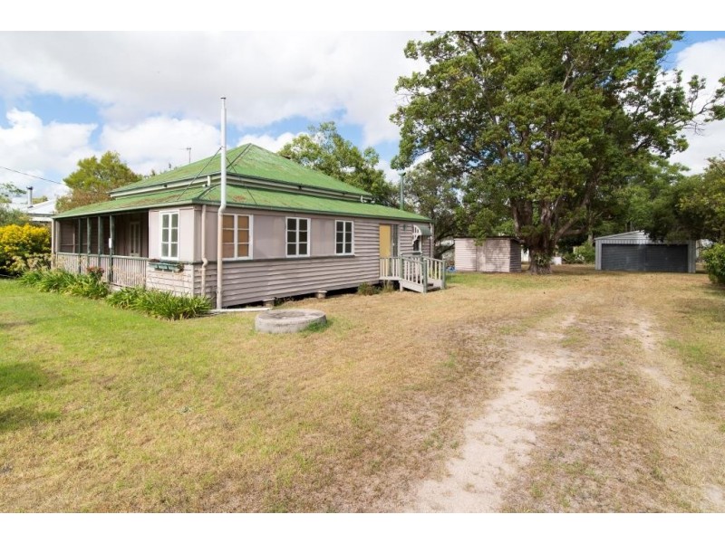 7 Esk Street, Crows Nest QLD 4355