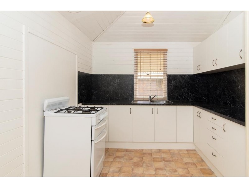 7 Esk Street, Crows Nest QLD 4355