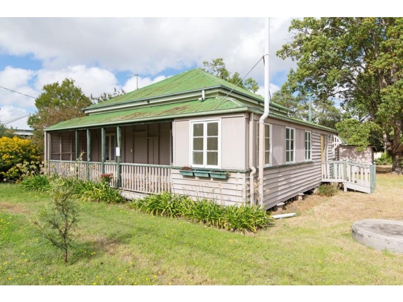 7 Esk Street, Crows Nest QLD 4355