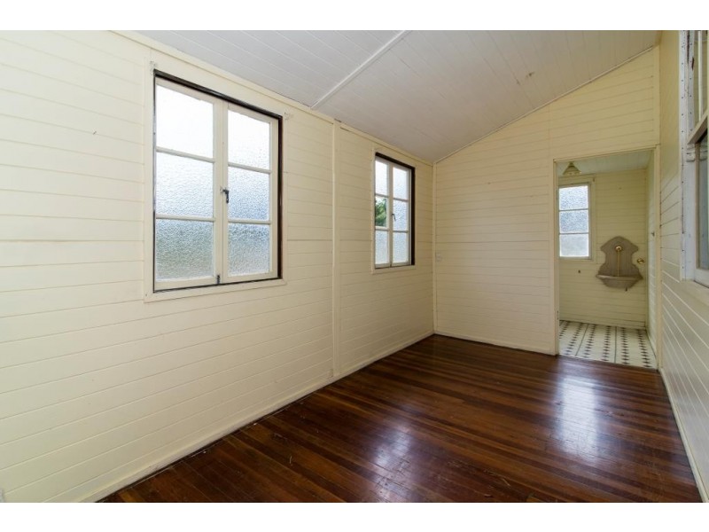 7 Esk Street, Crows Nest QLD 4355