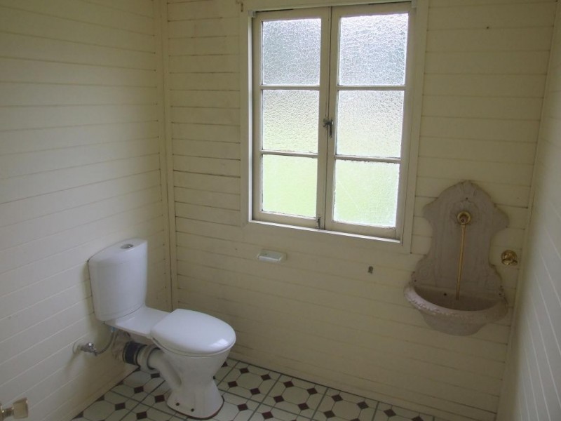 7 Esk Street, Crows Nest QLD 4355