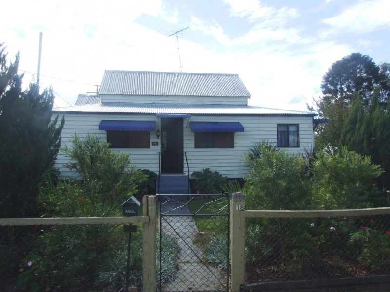 18 John Street, Crows Nest QLD 4355