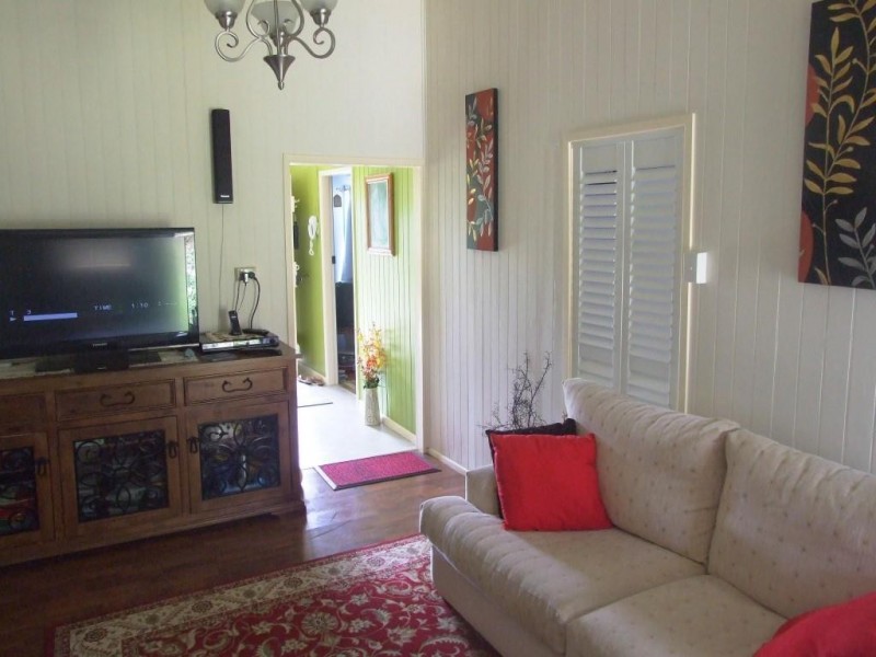 18 John Street, Crows Nest QLD 4355