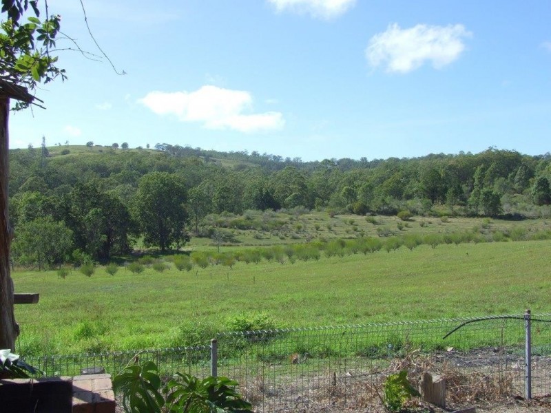 42 Austin Road, Crows Nest QLD 4355
