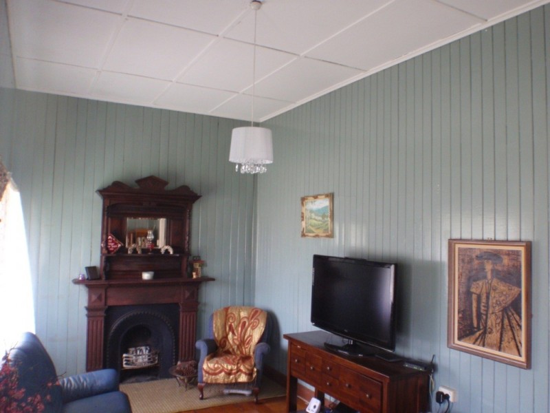 14 Creek Street, Crows Nest QLD 4355