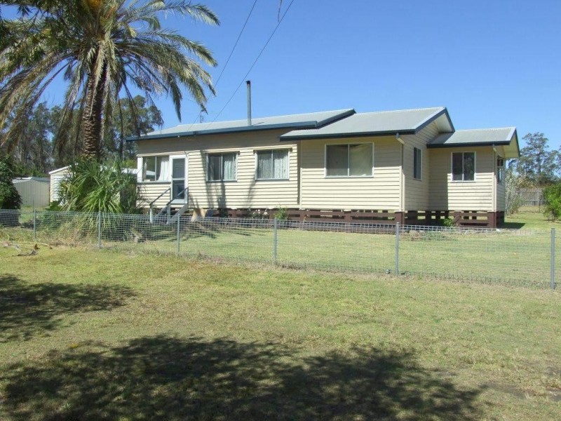 13 South Street, Crows Nest QLD 4355