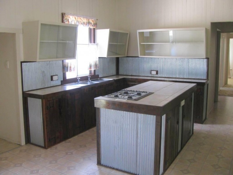 13 South Street, Crows Nest QLD 4355