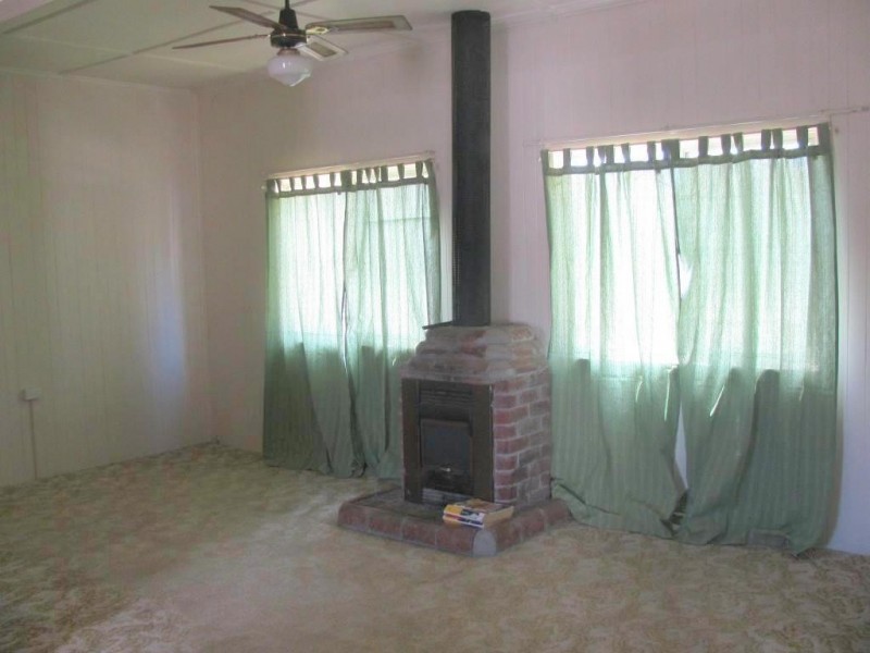 13 South Street, Crows Nest QLD 4355