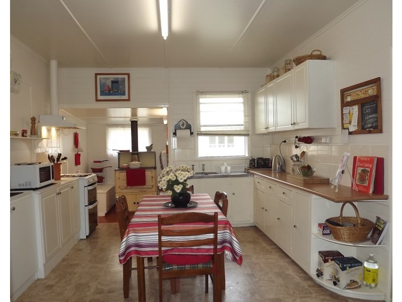 13 Short Street, Crows Nest QLD 4355