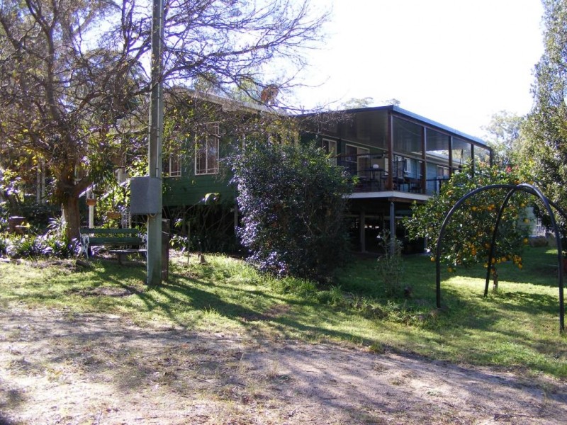 8 Pinnell Road, Crows Nest QLD 4355