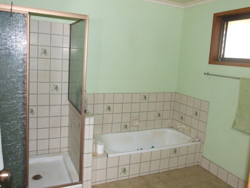 9925 New England Highway, Cabarlah QLD 4352