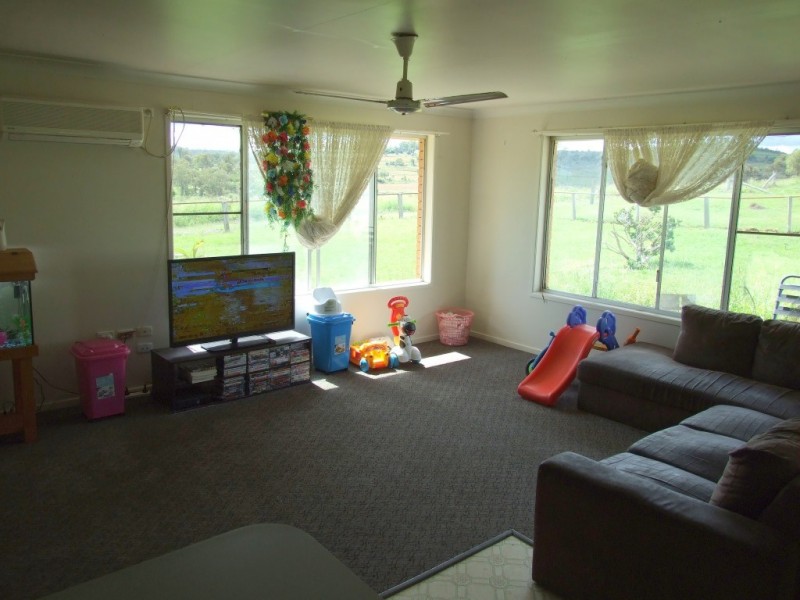 300 Reeds Road, Peranga QLD 4352