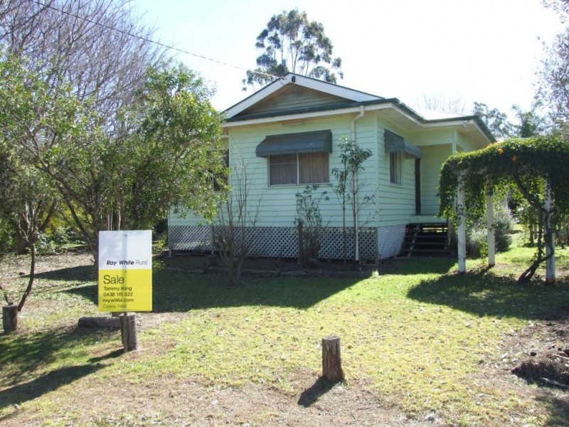 3a Station Street, Hampton QLD 4352