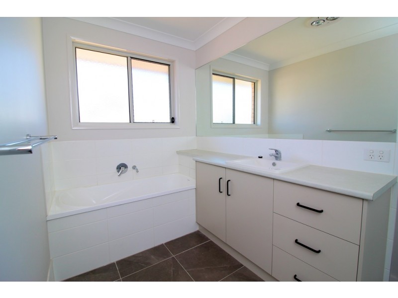 3 Jane Street, Crows Nest QLD 4355