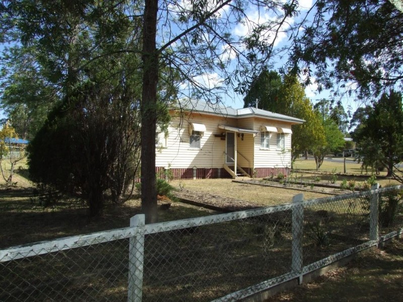 27 Nolan Street, Crows Nest QLD 4355