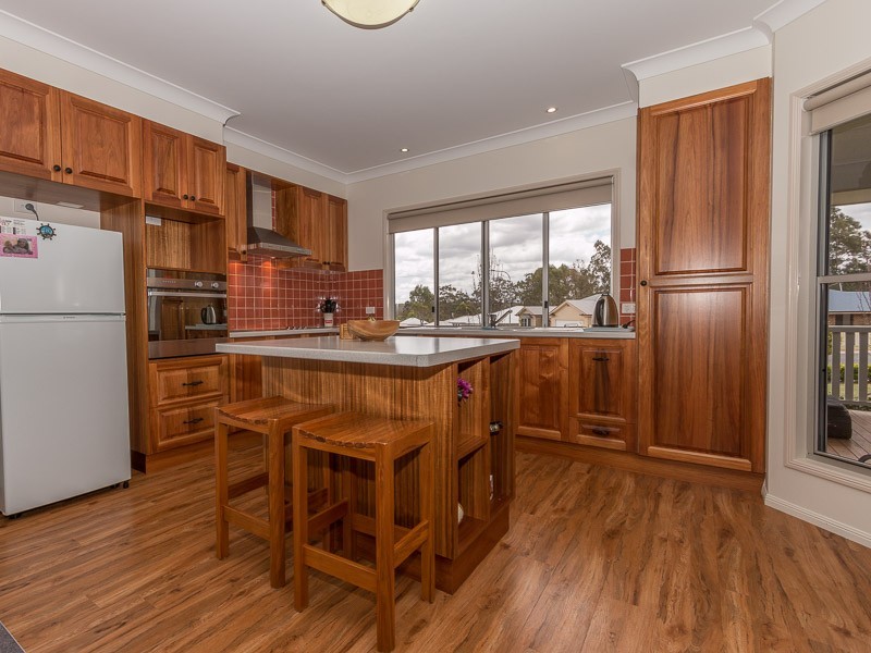 17 Samuel Avenue, Crows Nest QLD 4355