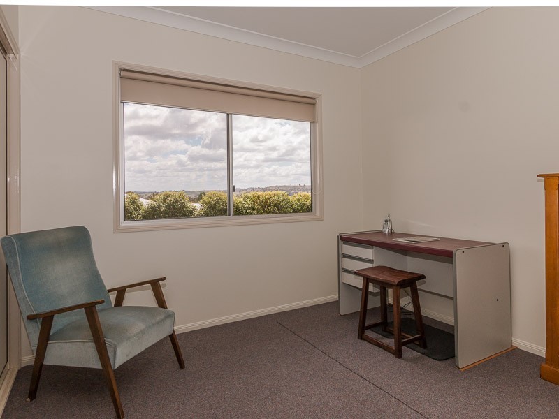 17 Samuel Avenue, Crows Nest QLD 4355