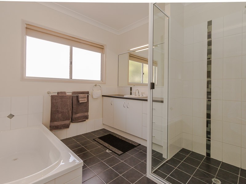 17 Samuel Avenue, Crows Nest QLD 4355