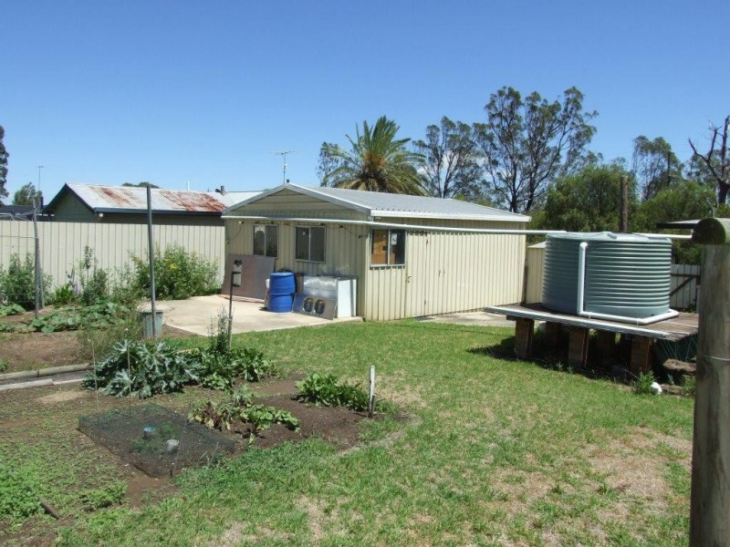 11 South Street, Crows Nest QLD 4355
