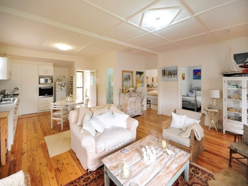 2/12a Creek Street, Crows Nest QLD 4355