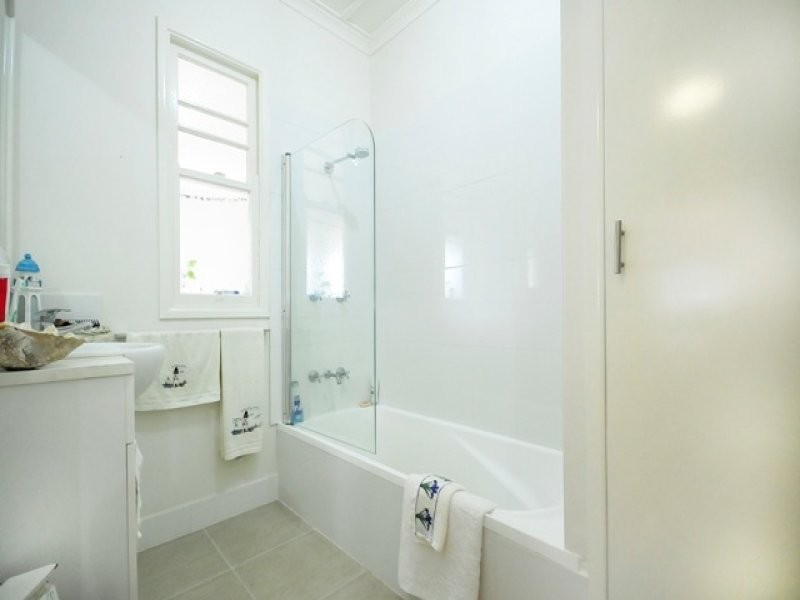 2/12a Creek Street, Crows Nest QLD 4355