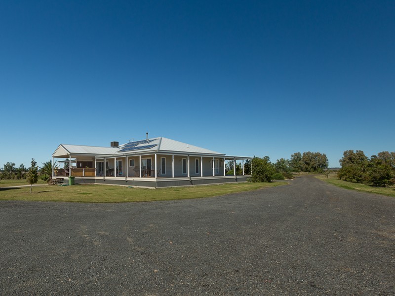 2 McKenzies Road, Oakey QLD 4401