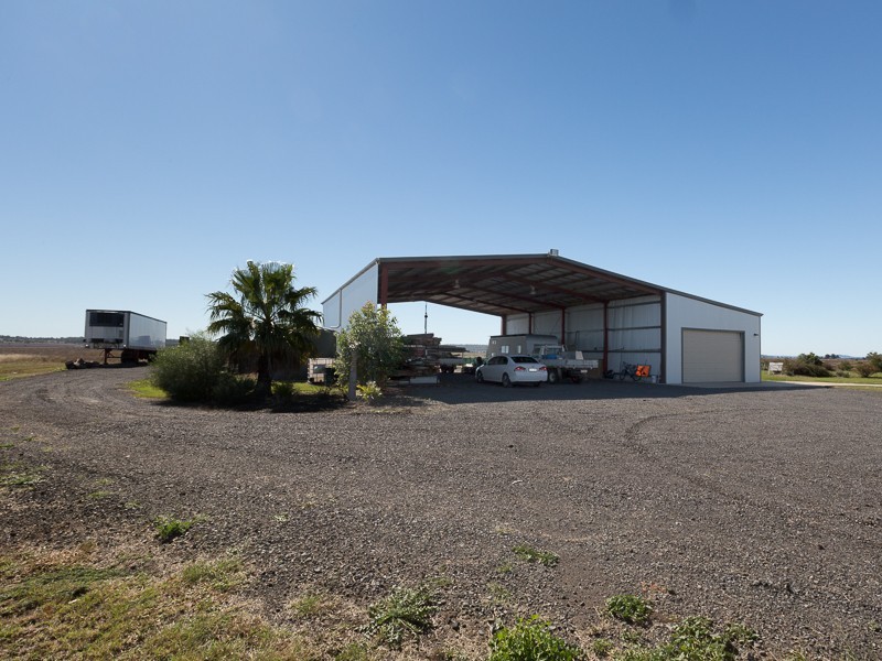 2 McKenzies Road, Oakey QLD 4401