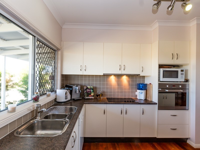 2 McKenzies Road, Oakey QLD 4401