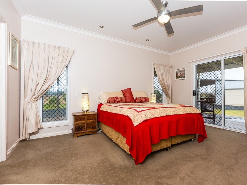 2 McKenzies Road, Oakey QLD 4401