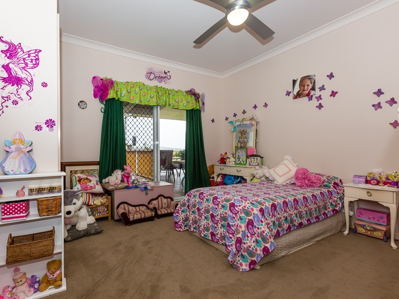 2 McKenzies Road, Oakey QLD 4401