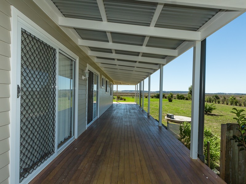 2 McKenzies Road, Oakey QLD 4401