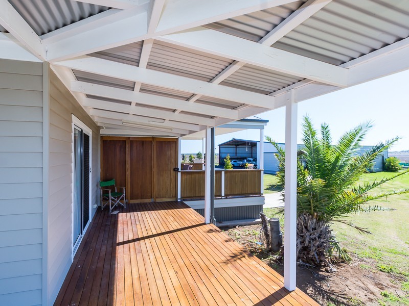 2 McKenzies Road, Oakey QLD 4401