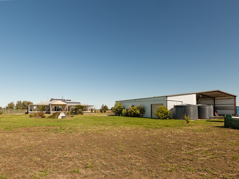 2 McKenzies Road, Oakey QLD 4401