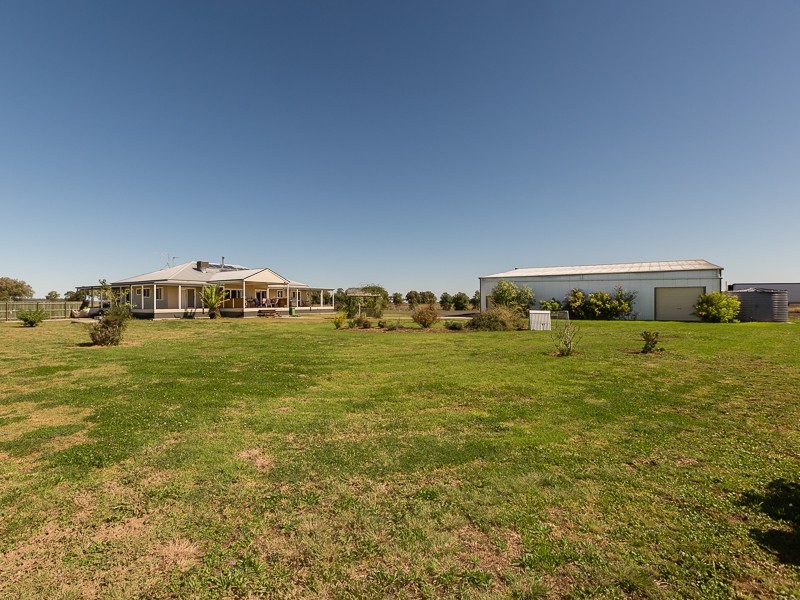 2 McKenzies Road, Oakey QLD 4401