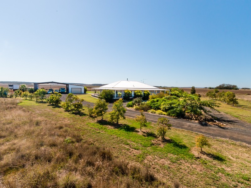 2 McKenzies Road, Oakey QLD 4401