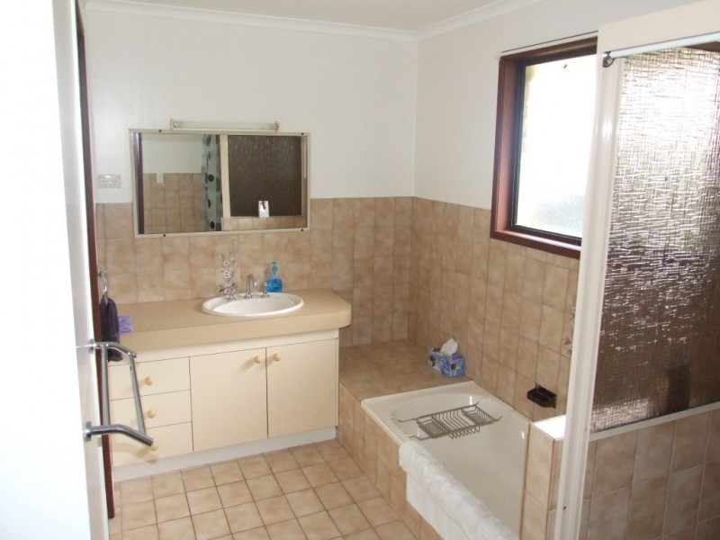 4386 New England Highway, Crows Nest QLD 4355