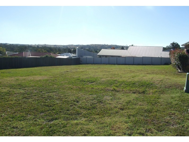 4 Vicky Ave, Crows Nest QLD 4355