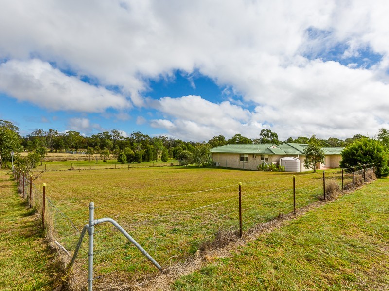 17 Parkland Drive, Crows Nest QLD 4355