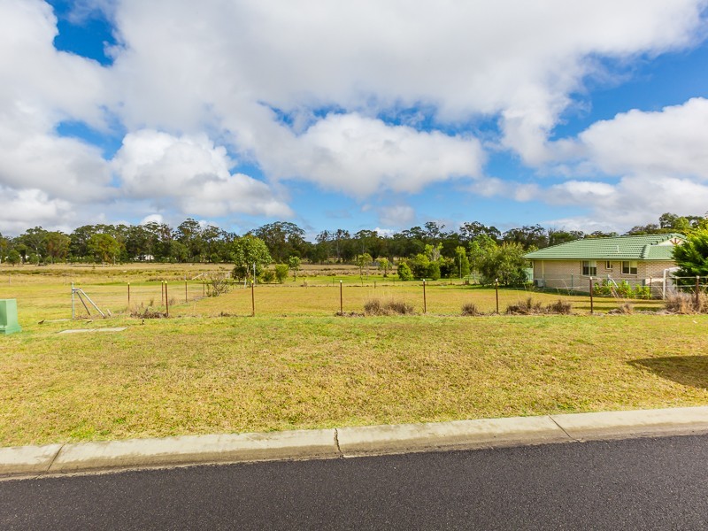 17 Parkland Drive, Crows Nest QLD 4355