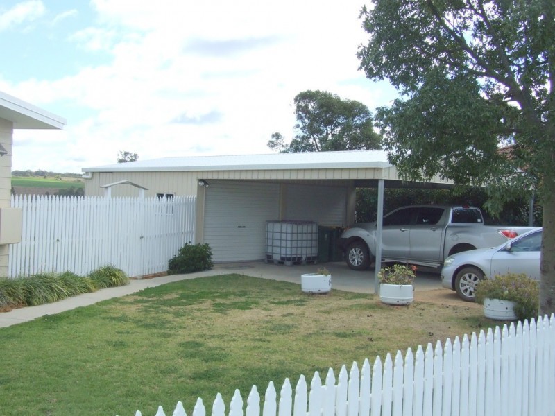 11 John Street, Goombungee QLD 4354